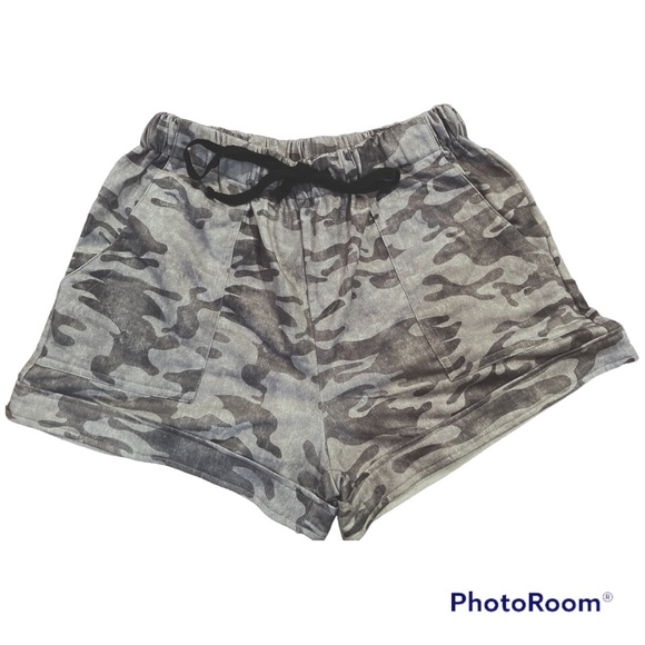 Camo print drawstring shorts. - Picture 5 of 5